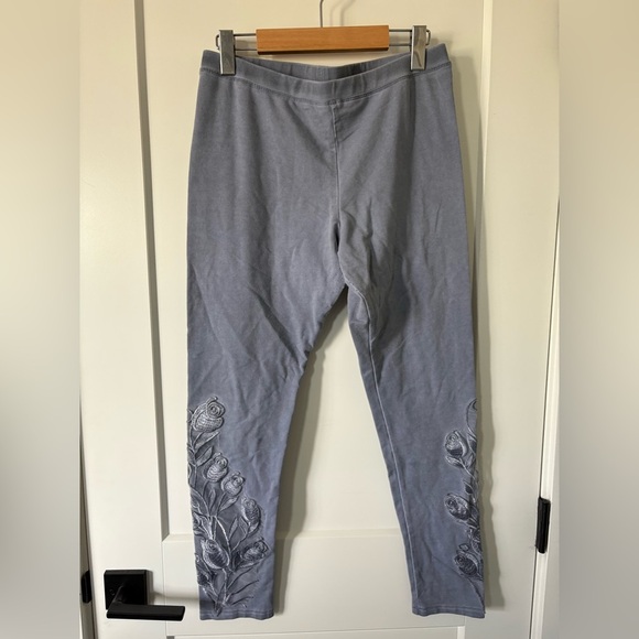 Gray Leggings with Floral Design - Picture 1 of 6